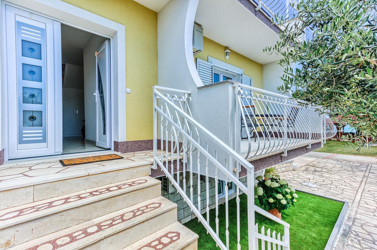 Apartments & Bungalows Ivanović Kaštela Exterior foto